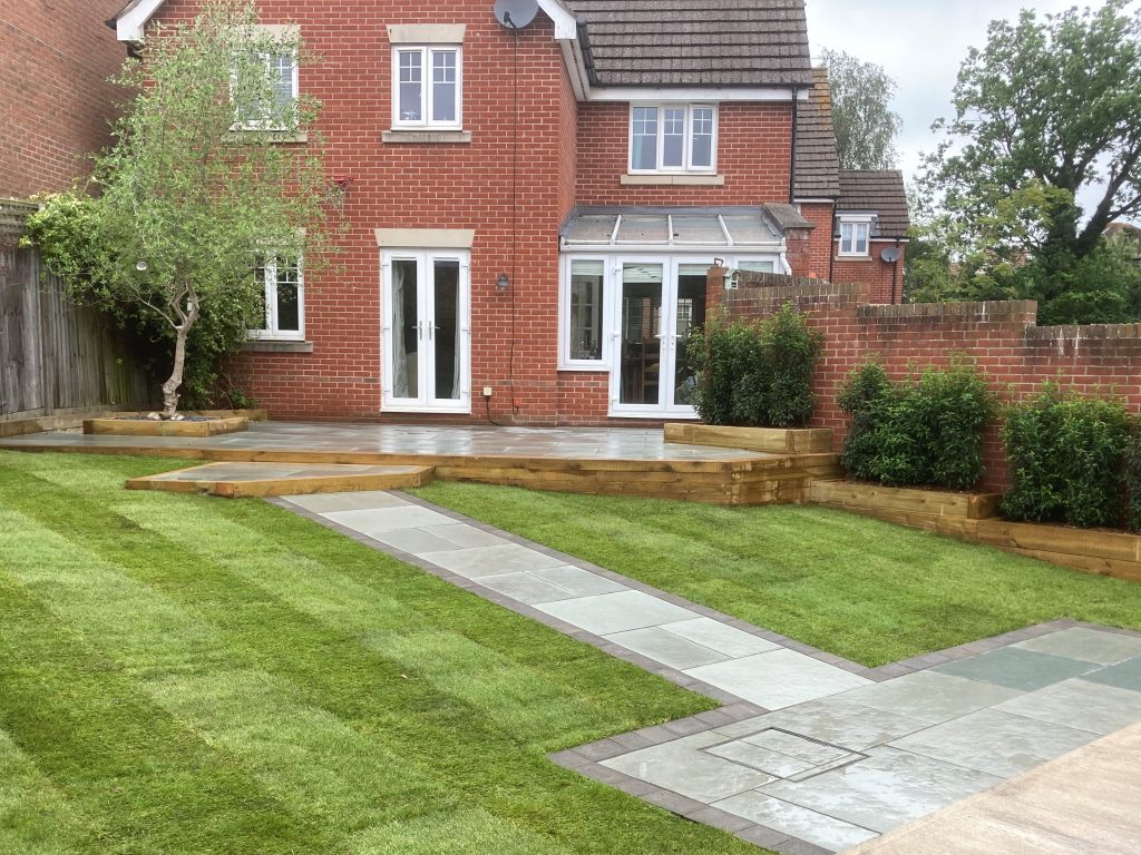 TH 001 garden paving summerhouse