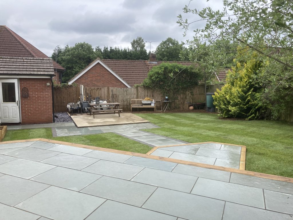 TH 005 garden paving summerhouse