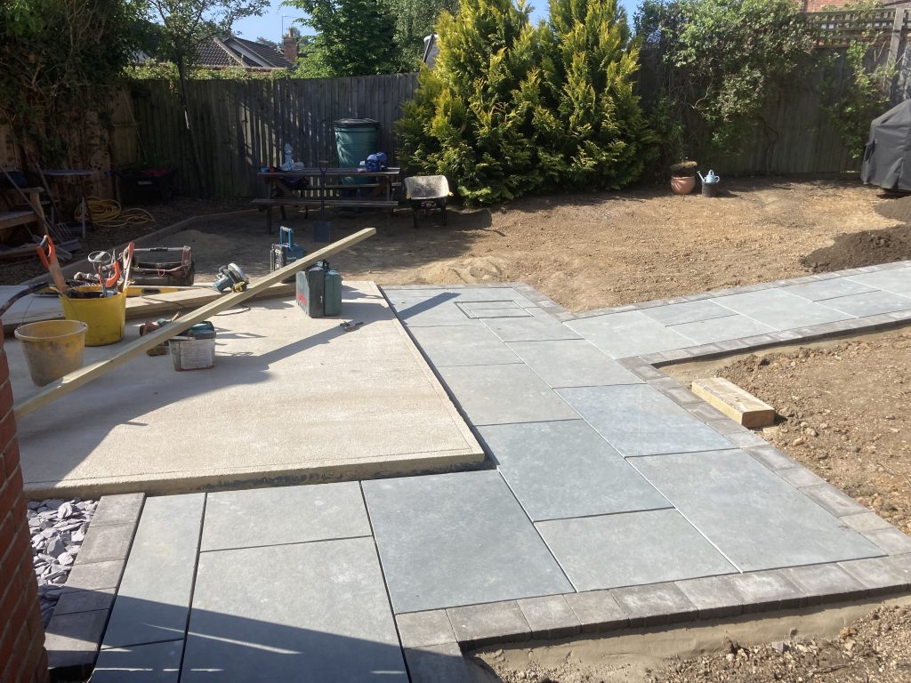 TH 009 garden paving summerhouse
