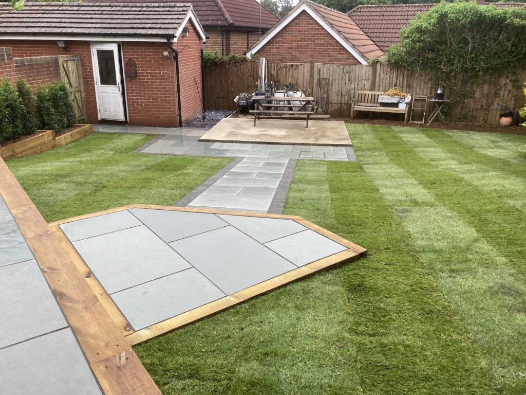 TH 010 garden paving summerhouse