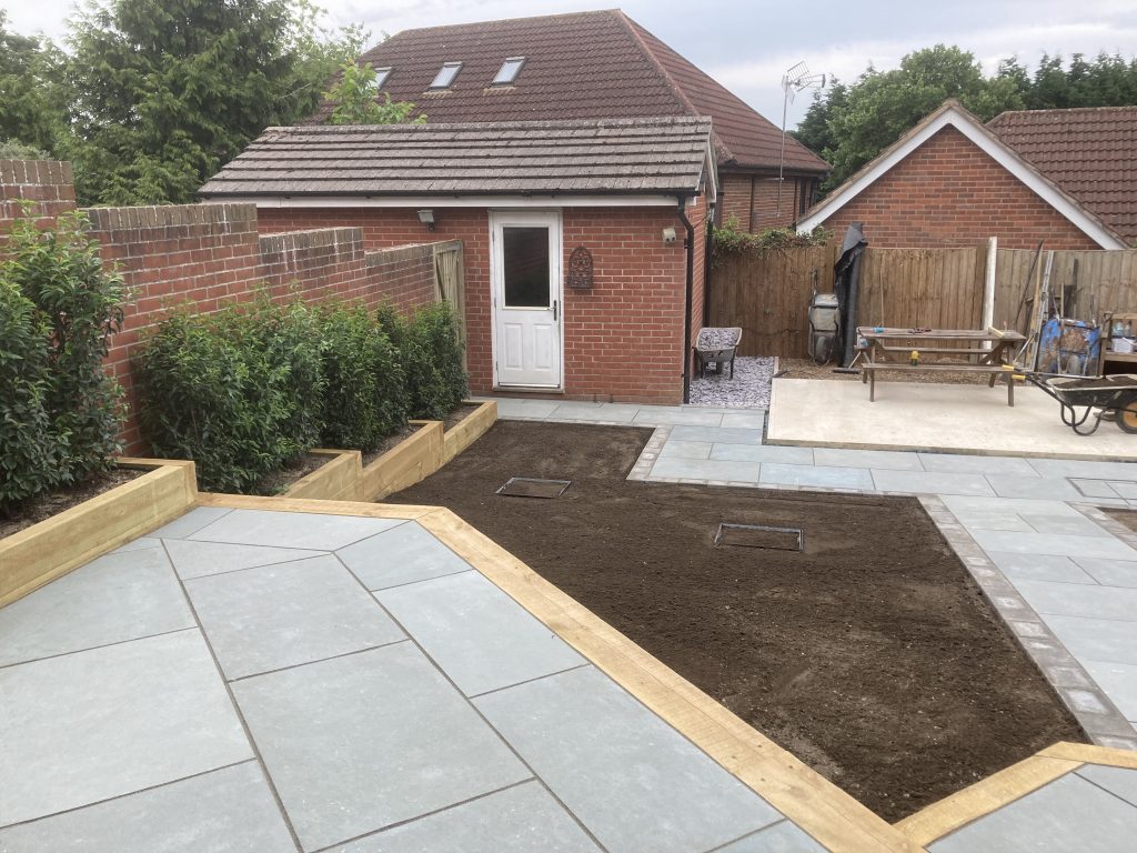 TH 012 garden paving summerhouse